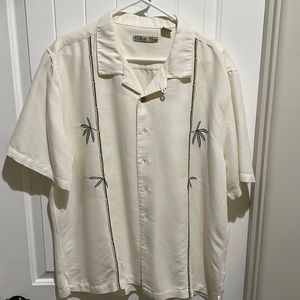 Batik bay men’s XL. Short sleeve button up ivory with bamboo accents.